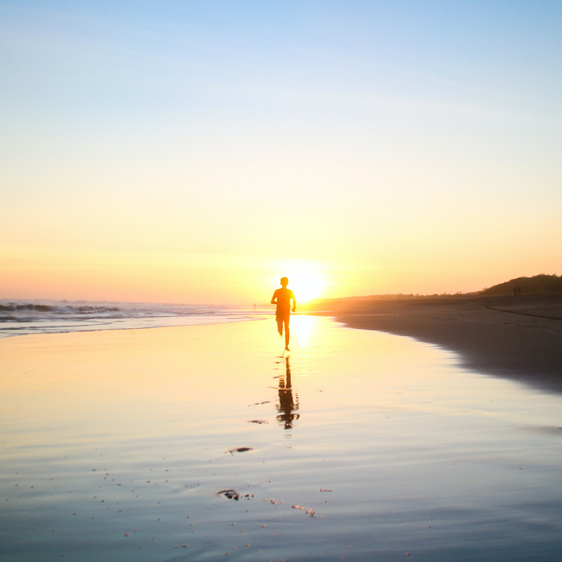 Running on the Beach: Benefits, Tips and What the Science Actually Says (2026)